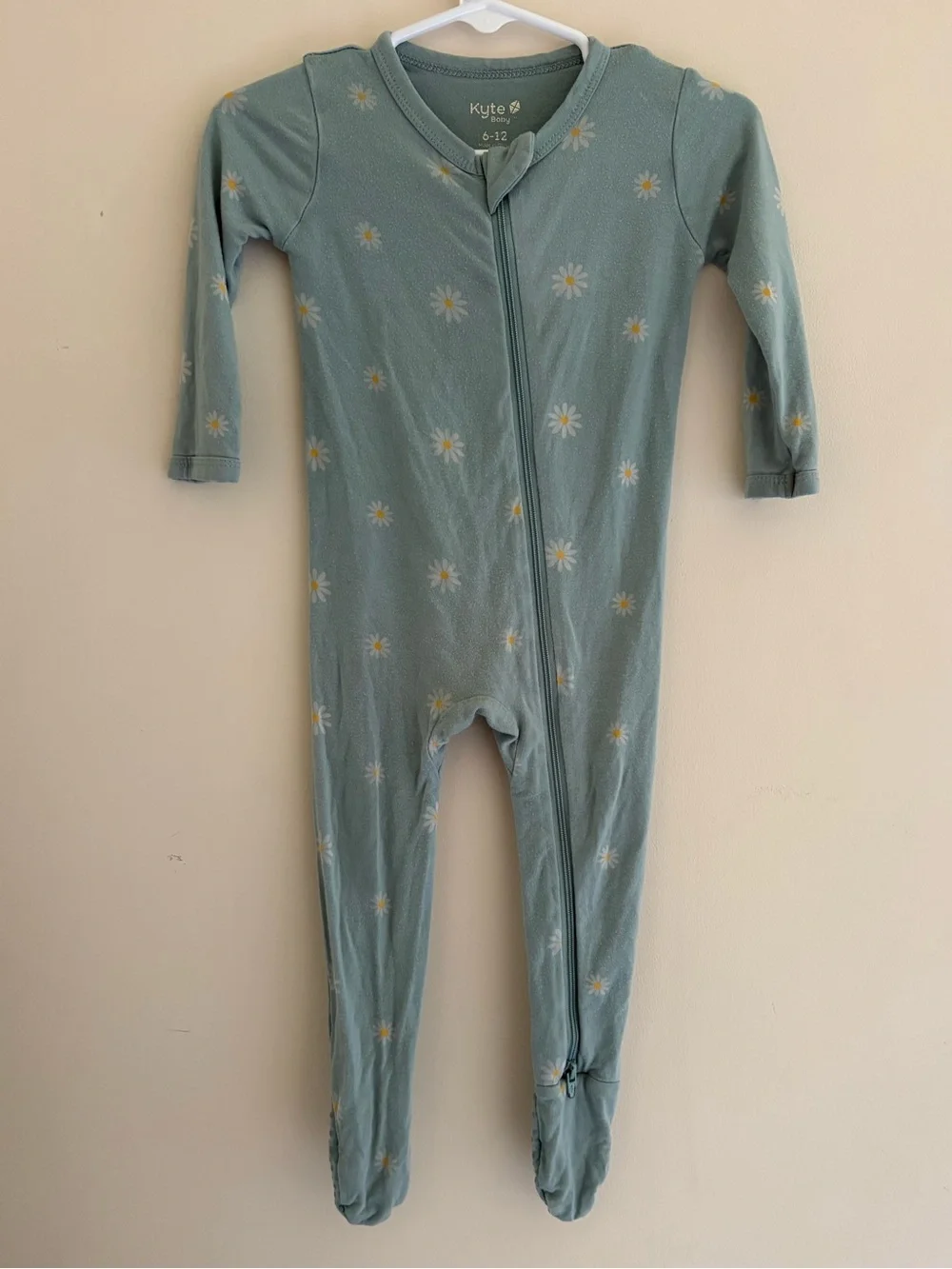 Kyte Baby Daisy Footed Bamboo Sleeper Size 6-12 Months